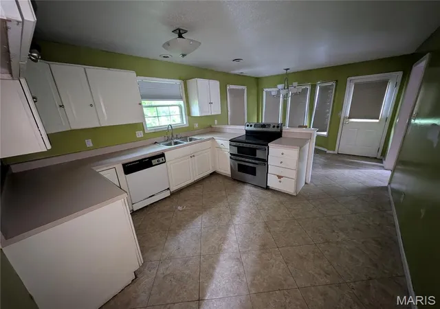 5th image of 2 Highland Dr, Belleville, IL 62226 | MLS# MIS26036368