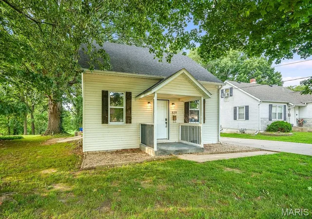 Homes for sale in Columbia, IL | 829 W Bottom Ave, Columbia, IL 62236 | MLS# MIS26036386