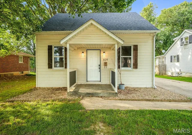 Homes for sale in Columbia, IL | 829 W Bottom Ave, Columbia, IL 62236 | MLS# MIS26036386