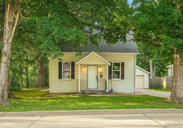 Homes for sale in Columbia, IL | 829 W Bottom Ave, Columbia, IL 62236 | MLS# MIS26036386
