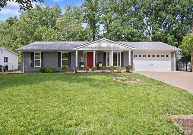 Homes for sale in Creve Coeur, MO | 1221 Momarte Ln, Creve Coeur, MO 63146 | MLS# MIS26036401