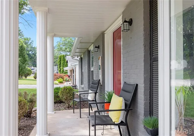 Homes for sale in Creve Coeur, MO | 1221 Momarte Ln, Creve Coeur, MO 63146 | MLS# MIS26036401