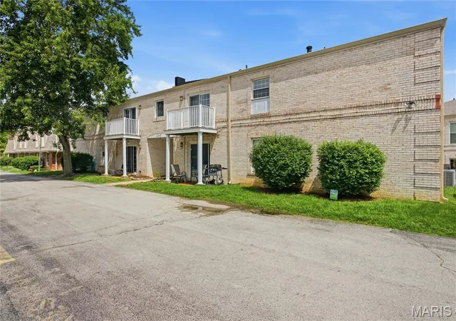 Homes for sale in Oakville, MO | 4342 Forest De Ville Drive, Oakville, MO 63129 | Houzeo