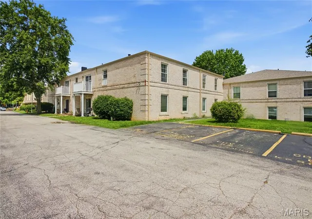 Homes for sale in Oakville, MO | 4342 Forest De Ville Drive, Oakville, MO 63129 | Houzeo