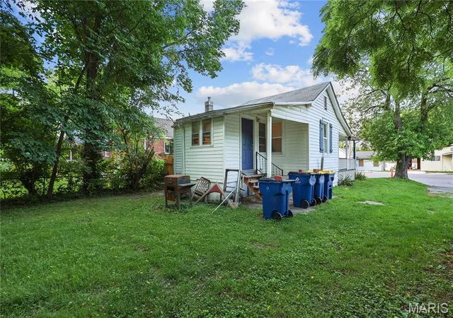 Photo 3 of Single family home for sale at 3915 N Hanley Rd, St Louis, MO 63121 | MLS# MIS26036427 | Listing updated on 2026-10-06