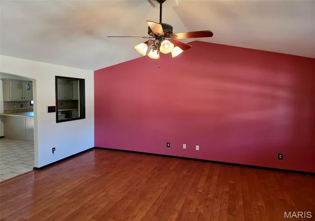 3rd image of 20172 London Ln, Waynesville, MO 65583 | MLS# MIS26036433