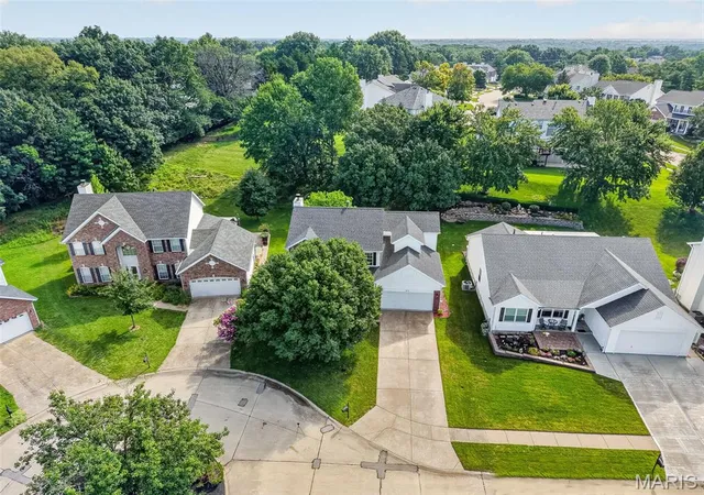 Photo 4 of Sale Pending at 614 Whispering Willows Ct, Ballwin, MO 63021 | MLS# MIS26036454 | Listing updated on 2026-08-30