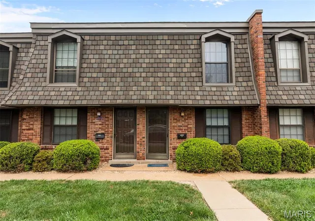 1st image of 1891 Mansard Dr, Saint Louis, MO 63125 | MLS# MIS26036455