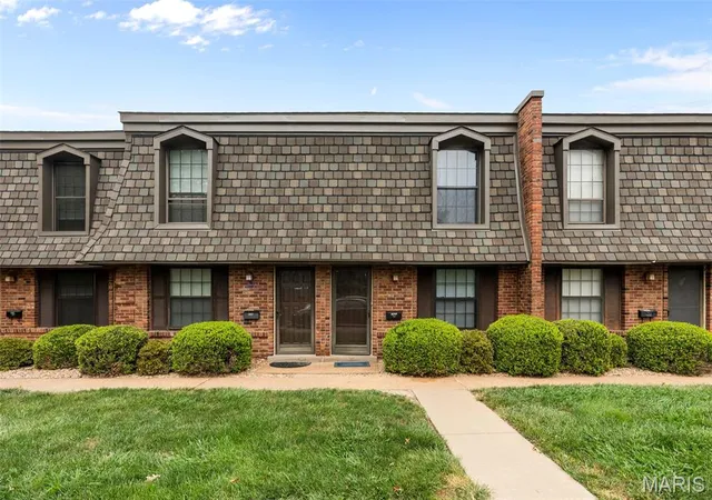 2nd image of 1891 Mansard Dr, Saint Louis, MO 63125 | MLS# MIS26036455