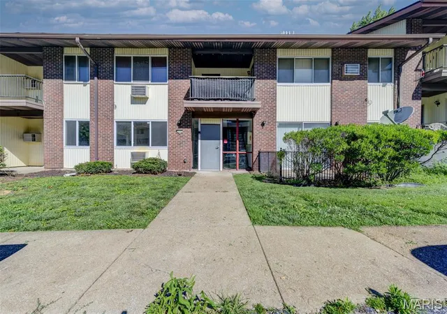 Homes for sale in Hazelwood, MO | 7727 Hazelcrest Dr #A, Hazelwood, MO 63042 | MLS# MIS26036477