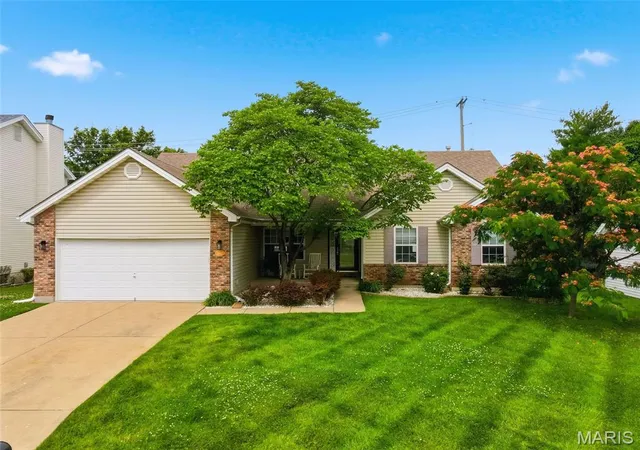 1st image of 1917 Williamstown Dr, Saint Peters, MO 63376 | MLS# MIS26036502