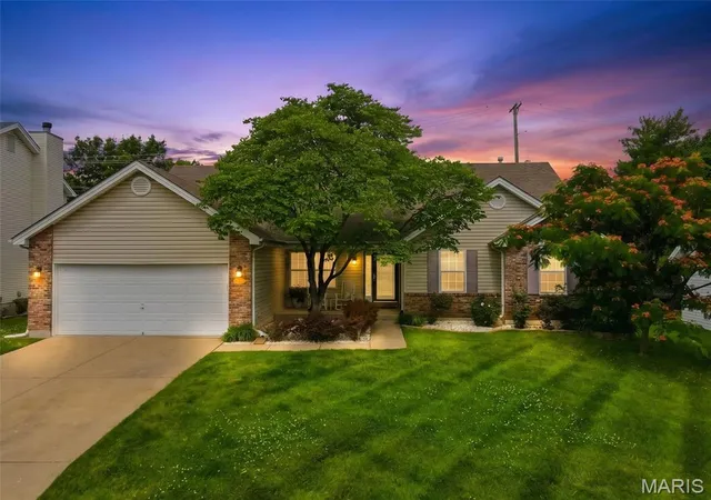 2nd image of 1917 Williamstown Dr, Saint Peters, MO 63376 | MLS# MIS26036502
