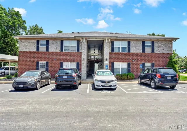 2nd image of 406 S Church St #124, St Peters, MO 63376 | MLS# MIS26036508
