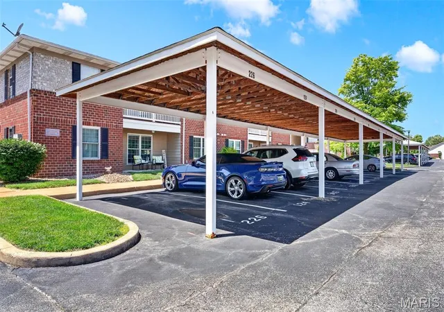 2nd image of 406 S Church St, St Peters, MO 63376