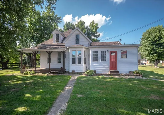Homes for sale in Chester, IL | 1924 High St, Chester, IL 62233 | MLS# MIS26036541