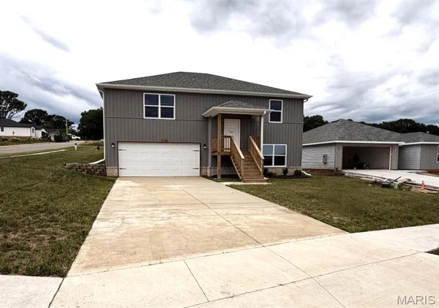 Homes for sale in Marshfield, MO | 815 Shorthorn, Marshfield, MO 65706 | MLS# MIS26036552