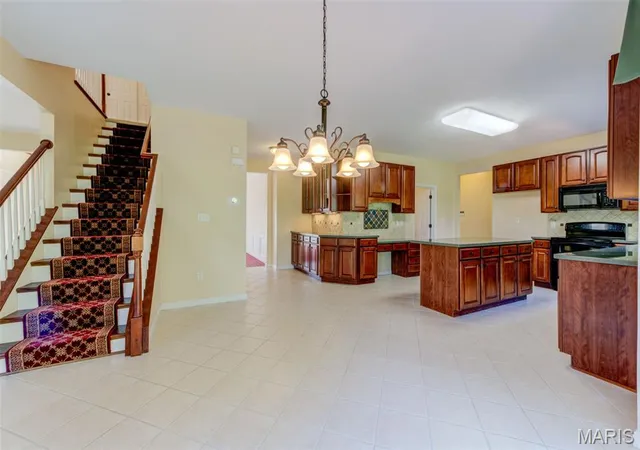 4th image of 831 Wheaton Wy, Saint Louis, MO 63141 | MLS# MIS26036555