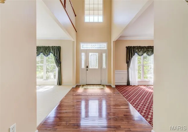 2nd image of 831 Wheaton Wy, Saint Louis, MO 63141 | MLS# MIS26036555
