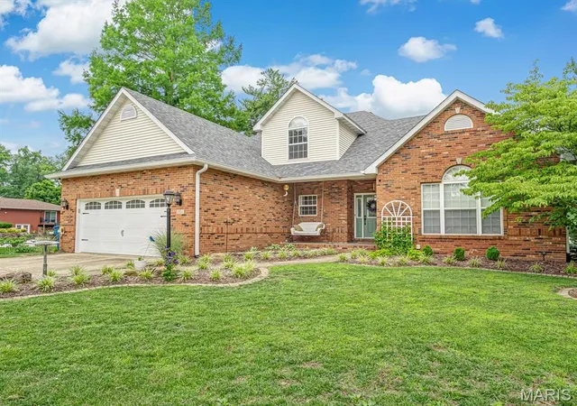 Photo 2 of Single family home for sale at 1101 Timberlake Dr, Edwardsville, IL 62025 | MLS# MIS26036562 | Listing updated on 2026-09-13
