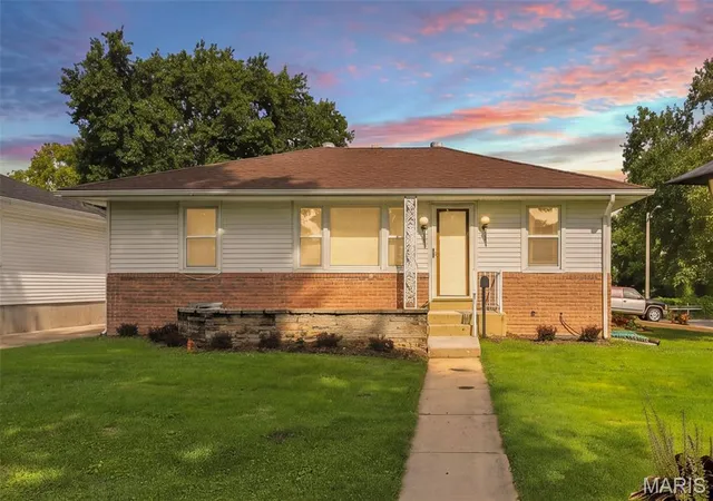 Photo 1 of Single family home for sale at 1 Louise Ct, Florissant, MO 63031 | MLS# MIS26036575 | Listing updated on 2026-09-25