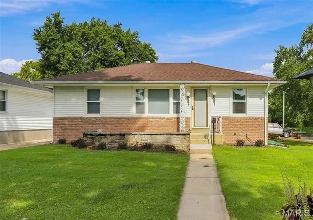 Photo 2 of Single family home for sale at 1 Louise Ct, Florissant, MO 63031 | MLS# MIS26036575 | Listing updated on 2026-09-25