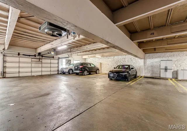 33rd image of 4440 Lindell Blvd #501, St Louis, MO 63108 | MLS# MIS26036579