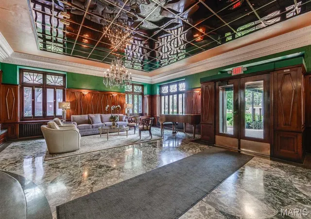 5th image of 4440 Lindell Blvd, St. Louis, MO 63108