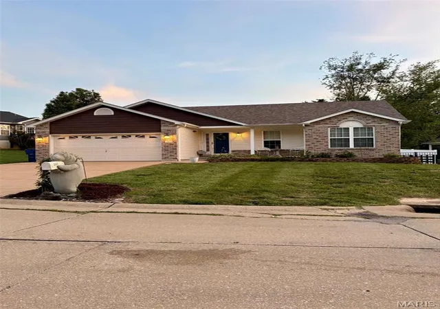Homes for sale in Festus, MO | 207 Gran Vista Dr, Festus, MO 63028 | MLS# MIS26036585