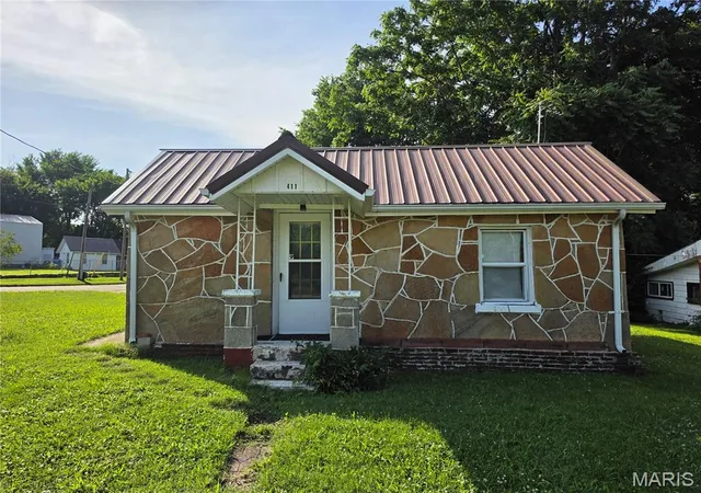 Homes for sale in Lebanon, MO | 411 South St, Lebanon, MO 65536 | MLS# MIS26036587