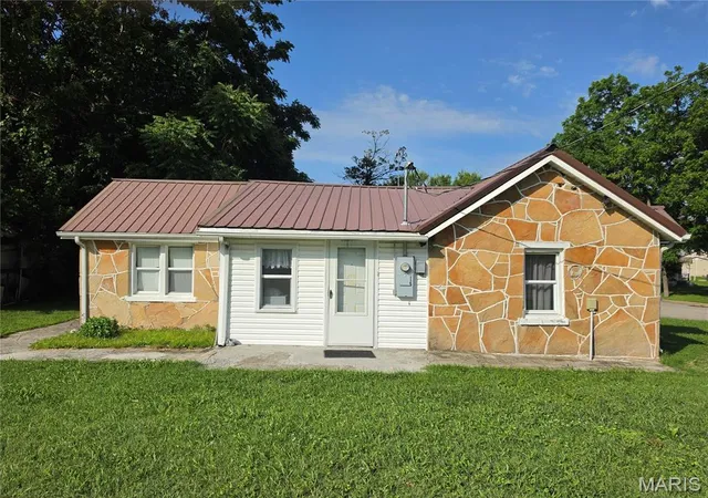 Homes for sale in Lebanon, MO | 411 South St, Lebanon, MO 65536 | MLS# MIS26036587