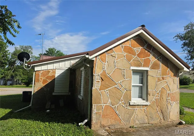3rd image of 411 South St, Lebanon, MO 65536 | MLS# MIS26036587
