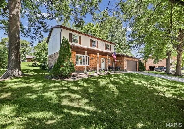 Homes for sale in Belleville, IL | 15 Moonglow Dr, Belleville, IL 62221 | MLS# MIS26036591