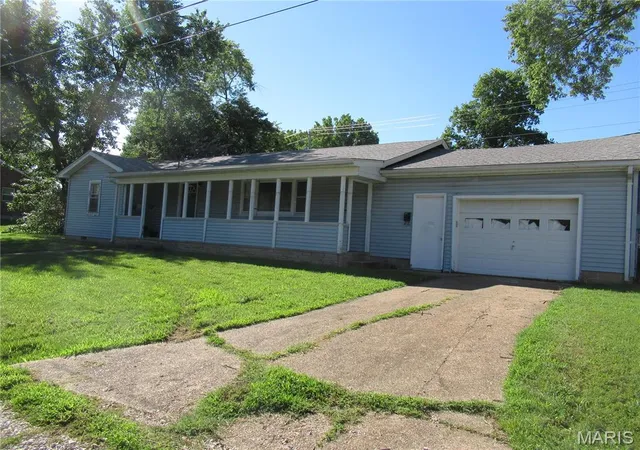 Homes for sale in Cuba, MO | 403 Marvin St, Cuba, MO 65453 | MLS# MIS26036596