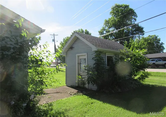 Homes for sale in Cuba, MO | 403 Marvin St, Cuba, MO 65453 | MLS# MIS26036596