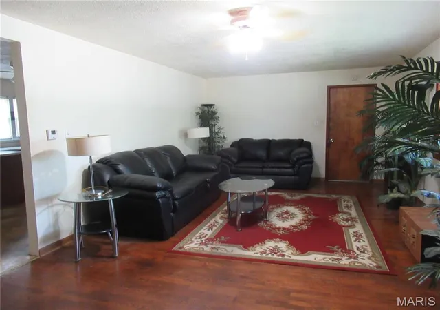 Homes for sale in Cuba, MO | 403 Marvin St, Cuba, MO 65453 | MLS# MIS26036596