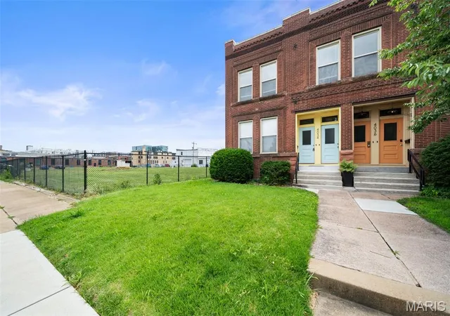 3rd image of 4034 Laclede Ave, Saint Louis, MO 63108