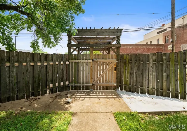 2nd image of 4034 Laclede Ave, St Louis, MO 63108