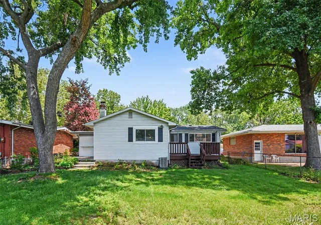 Homes for sale in Hazelwood, MO | 32 Queen Ann Dr, Hazelwood, MO 63042 | MLS# MIS26036664