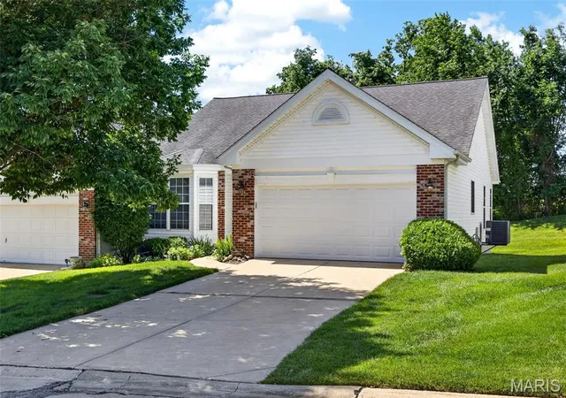 2nd image of 1317 Pine Bluff Dr, Saint Charles, MO 63304 | MLS# MIS26036673