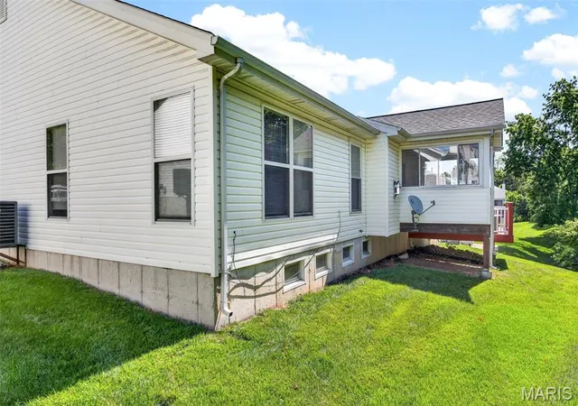 5th image of 1317 Pine Bluff Dr, Saint Charles, MO 63304 | MLS# MIS26036673