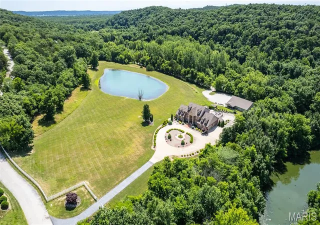Photo 3 of Mansion for sale at 284 Clermont Dr, Festus, MO 63028 | MLS# MIS26036688 | Listing updated on 2026-07-28