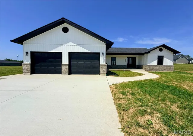 Homes for sale in Perryville, MO | 1657 Redbud Ct, Perryville, MO 63775 | MLS# MIS26036690