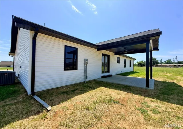 Homes for sale in Perryville, MO | 1657 Redbud Ct, Perryville, MO 63775 | MLS# MIS26036690