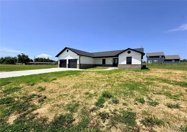 Homes for sale in Perryville, MO | 1657 Redbud Ct, Perryville, MO 63775 | MLS# MIS26036690