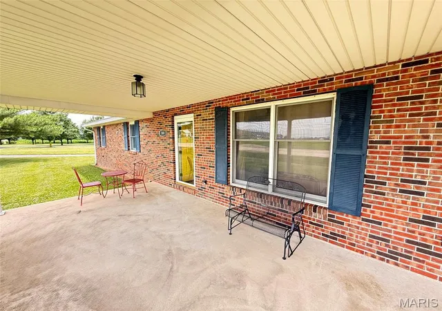 Homes for sale in Bethalto, IL | 100 Quail Run, Bethalto, IL 62010 | MLS# MIS26036703