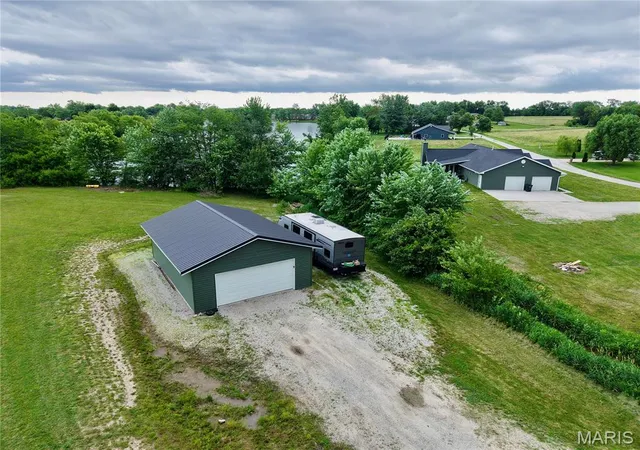 Homes for sale in Hannibal, MO | 11120 W Lakeshore, Hannibal, MO 63401 | MLS# MIS26036705