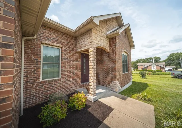 Homes for sale in Cuba, MO | 501 Fleenor Rd, Cuba, MO 65453 | MLS# MIS26036709