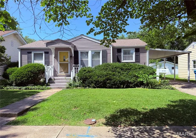 Homes for sale in Granite City, IL | 2115 Lynch Ave, Granite City, IL 62040 | MLS# MIS26036714
