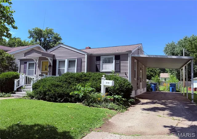 Homes for sale in Granite City, IL | 2115 Lynch Ave, Granite City, IL 62040 | MLS# MIS26036714