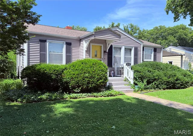 Homes for sale in Granite City, IL | 2115 Lynch Ave, Granite City, IL 62040 | MLS# MIS26036714